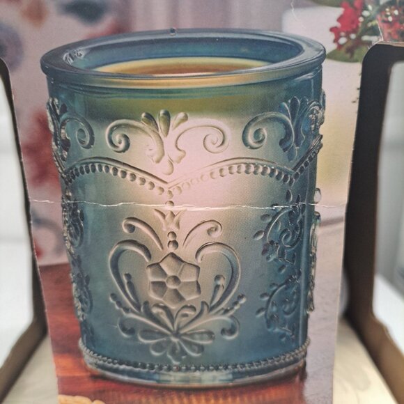 The Pioneer Woman Amelia Embossed Full Size Glass Fragrance Warmer Teal - Picture 4 of 7